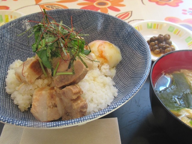 ランチで食べた櫛形山丼は角煮丼になる