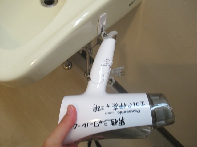 シャワー室のドライヤー