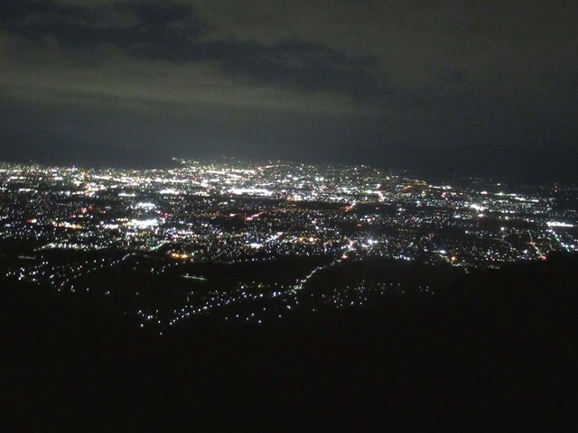 キャンプサイトから歩いて５分位の所に夜景が見れる展望台がある