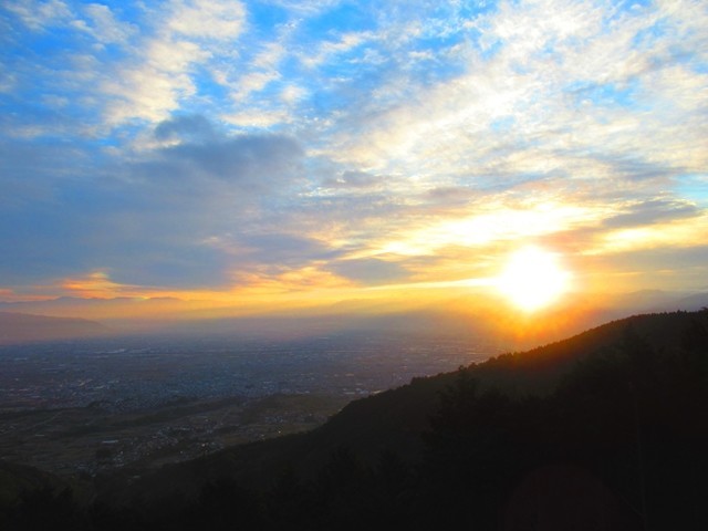 県民の森グリーンロッジから日の出