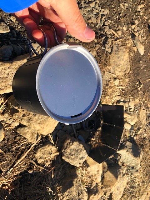 スノーピークチタントレック700のリッドを付けたまま飲める