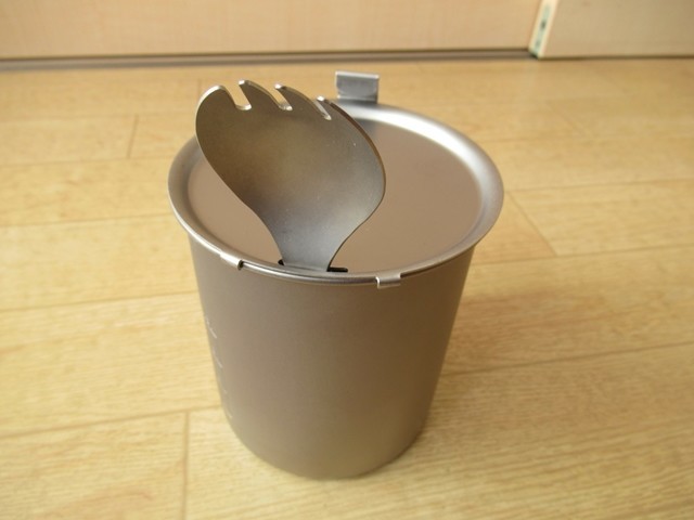 スノーピークチタン先割れスプーンをチタントレック700の中に収納