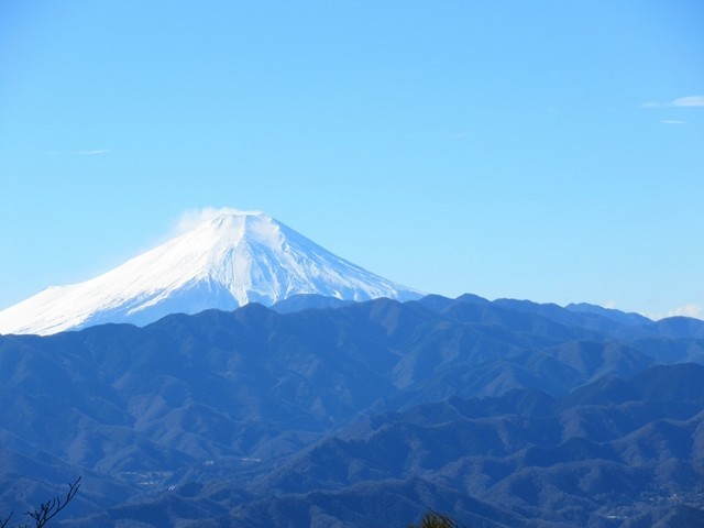 景信山の山頂から見る富士山
