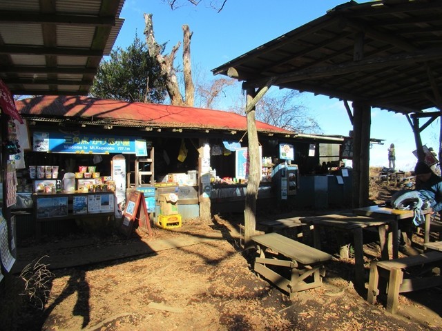 景信山山頂の山小屋(茶屋)