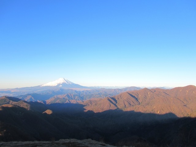 塔ノ岳からの丹沢山塊の景色