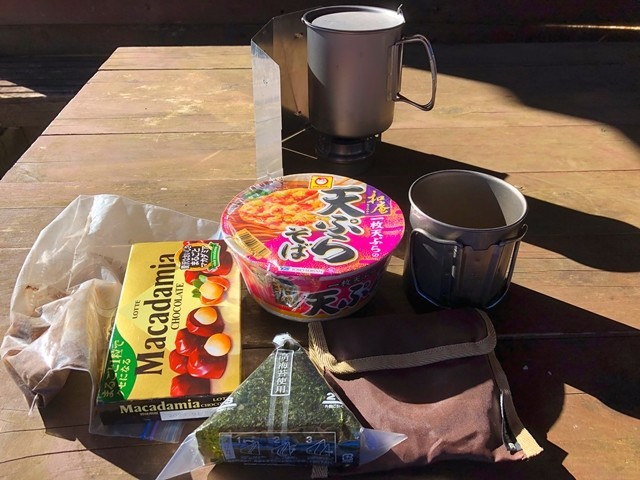 丹沢山でランチの様子