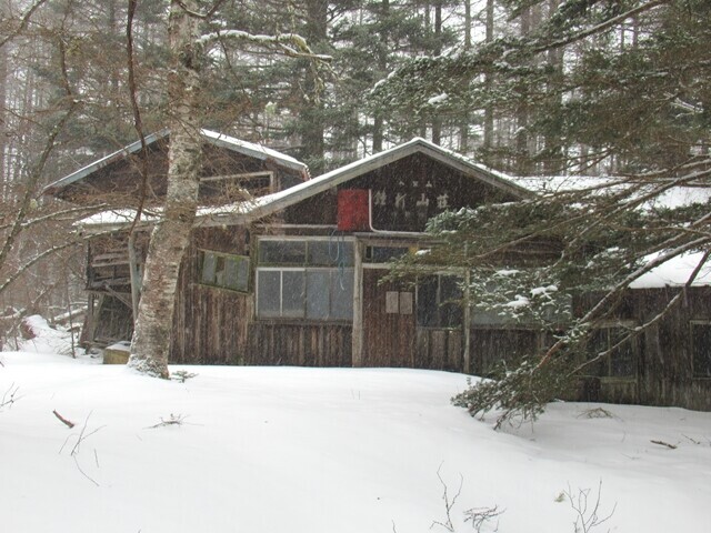 入笠山の営業休止中の山小屋