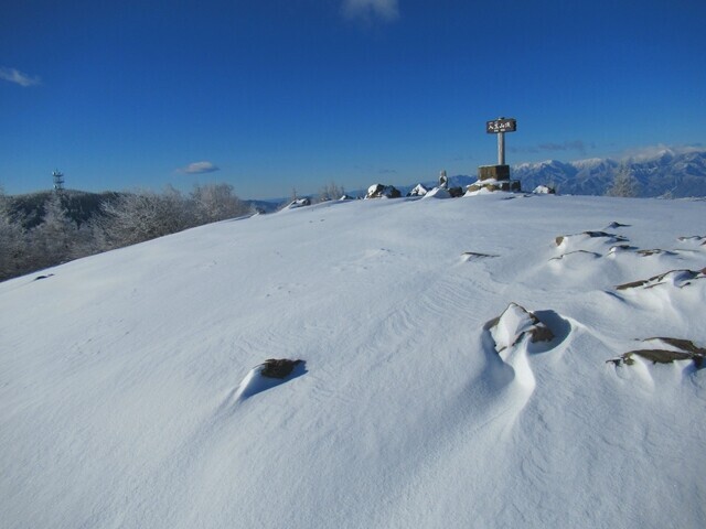 入笠山の山頂が見えてきた