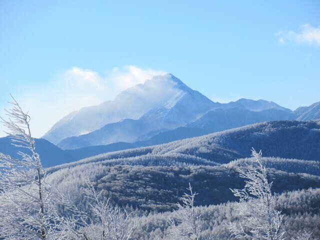 雪化粧した甲斐駒ヶ岳