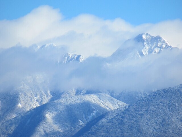 幻想的な甲斐駒ヶ岳の雪景色