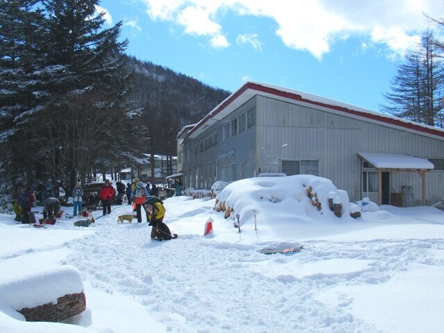 ヒュッテ入笠（マナスル山荘）から入笠山のメジャー登山ルート「沢入登山ルート」