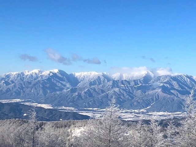 入笠山の山頂から見る中央アルプスの景色