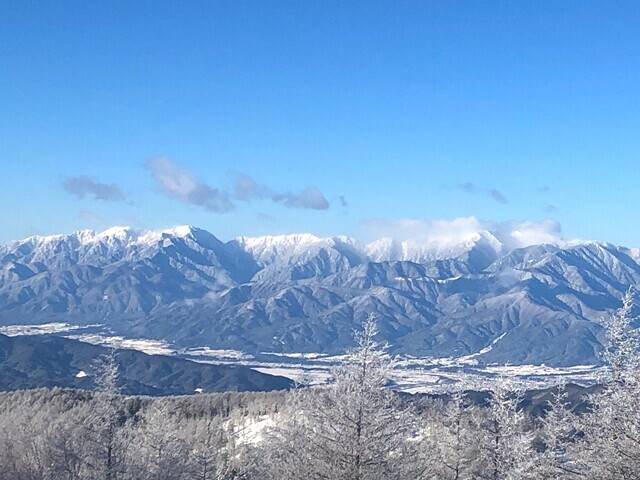 入笠山の山頂から見る中央アルプスの景色