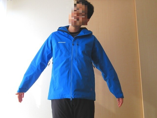マムートハードシェルジャケットを着た様子レビュー