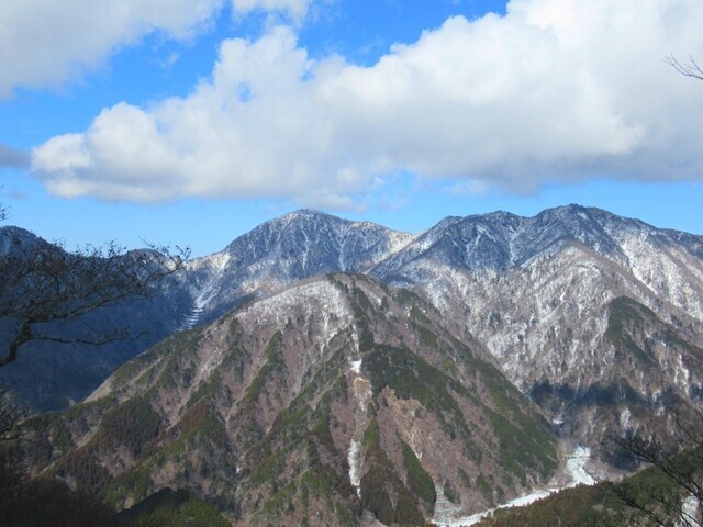 雪景色した蛭ヶ岳景色