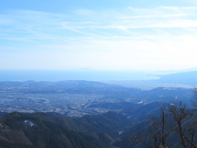 鍋割山稜から見る相模湾の景色