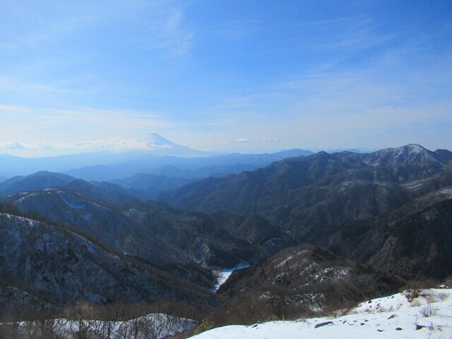 塔ノ岳山頂からの富士山の景色