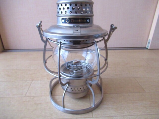 替え芯を交換したのち、ホヤをセットしたランタンの状態