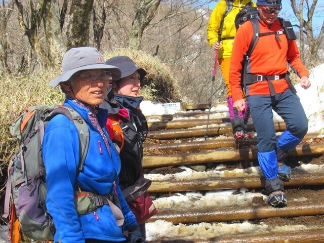 鍋割山と塔ノ岳への分岐地点