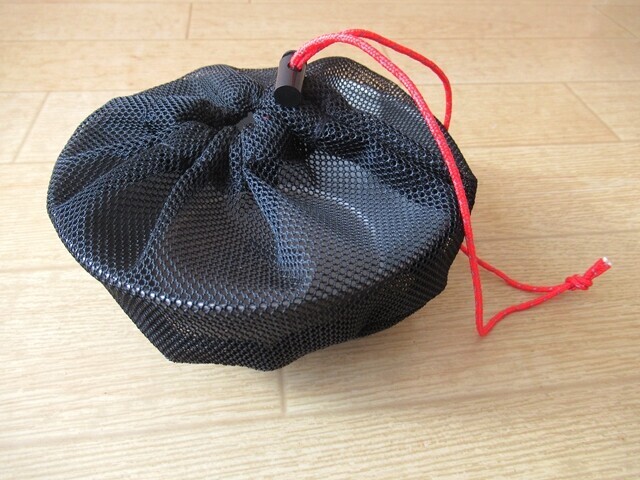 袋にチタンシェラカップ収納した状態