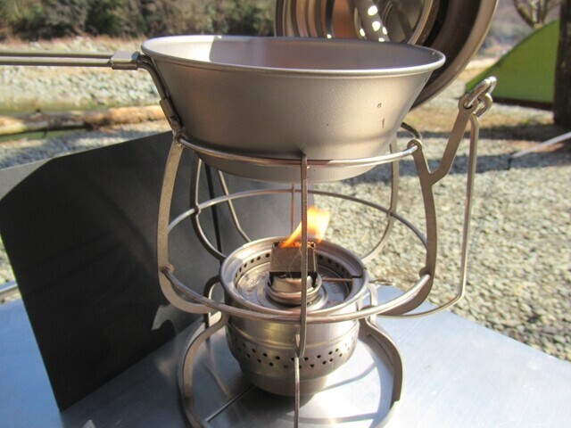 ホヤを外してランタンで調理を開始