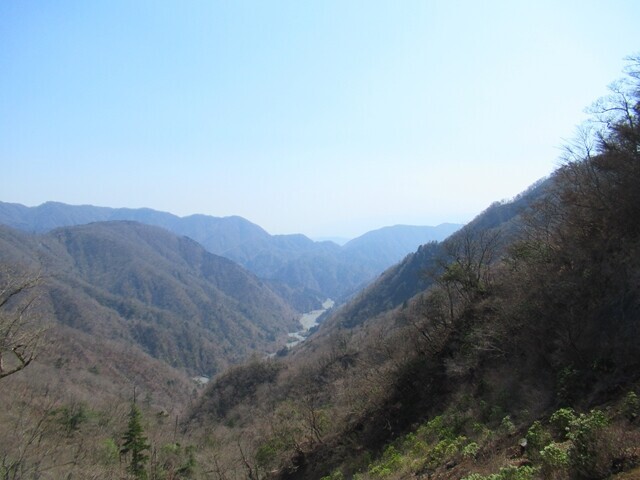 臼ヶ岳から見るユーシン渓谷方面