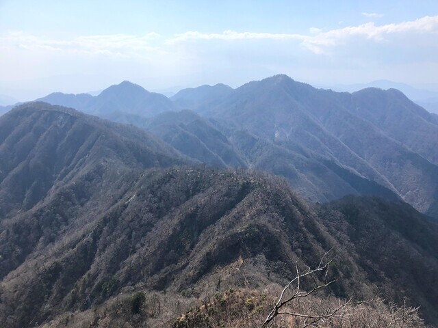 振り返っての丹沢主稜
