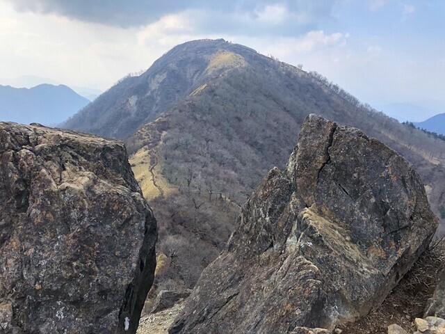 鬼ヶ岩からの蛭ヶ岳景色