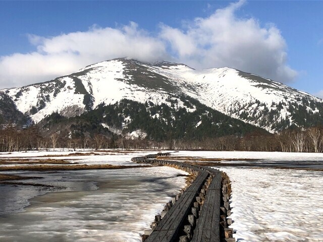 尾瀬ヶ原から至仏山の残雪景色