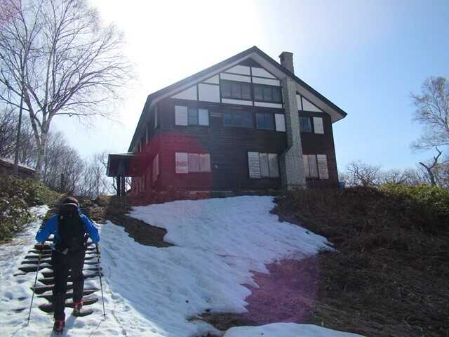 残雪期の東電小屋