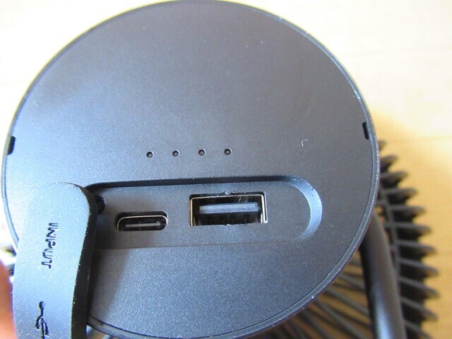 充電のラバーを外した状態