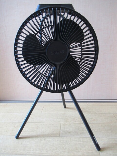 クレイモア扇風機V1040のリモコン操作のレビューの様子