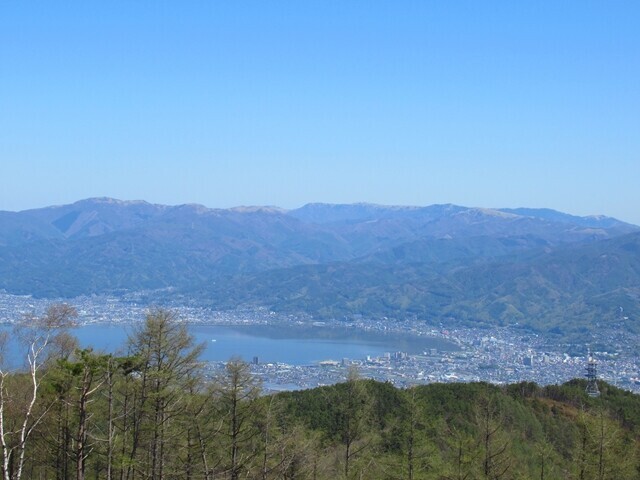 守屋山の山頂から諏訪湖の景色