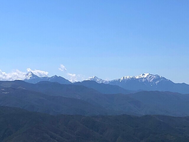 守屋山東峰からの南アルプスの展望