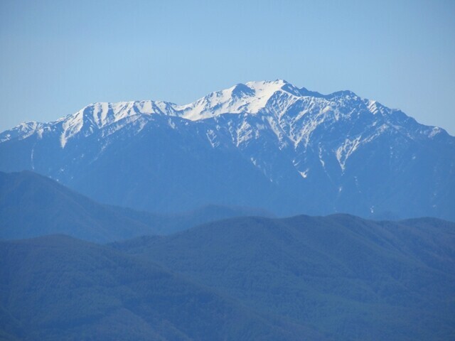 残雪の南アルプスの景色が素晴らしい