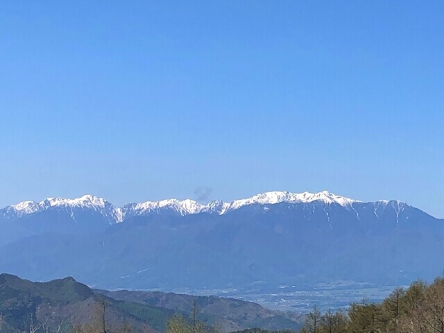 守屋山の山頂から見る中央アルプスの山並み