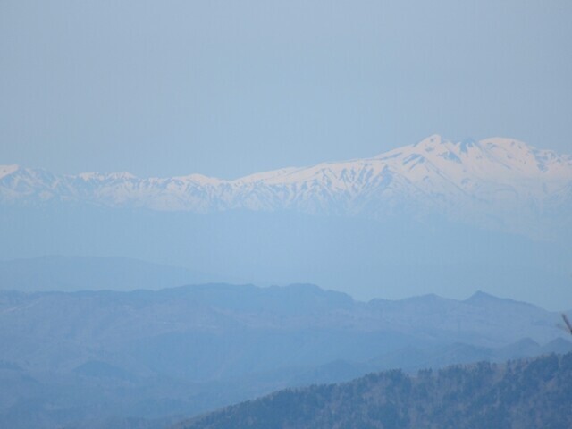 経ヶ岳の山頂付近から乗鞍岳方面の景色