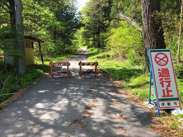 旧道権兵衛峠の途中で通行止め