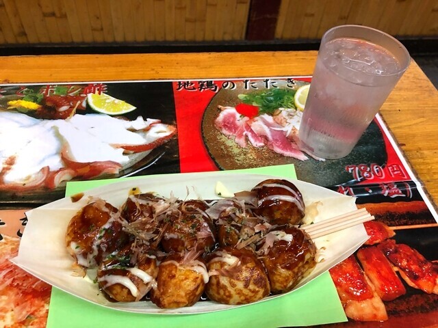 たこ焼き座のたこ焼きレビューの様子