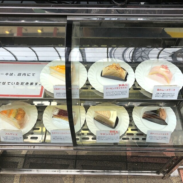 珈琲館 亜羅毘加(ｱﾗﾋﾞｶ)のガナッシュショコラ」とチーズケーキ