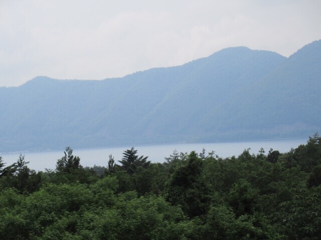 >第2エイドは本栖湖の湖畔にある