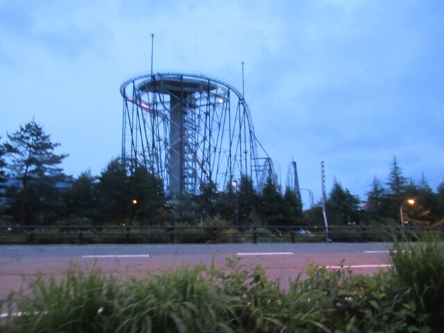 コースの左手には富士急ハイランド