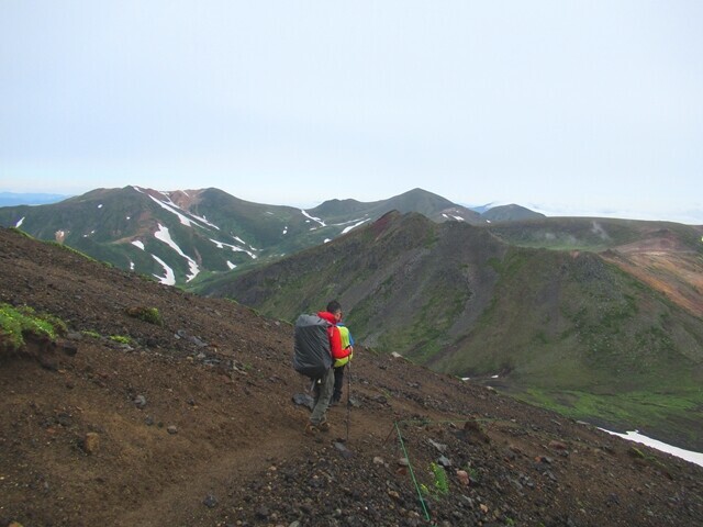 裏旭キャンプ指定地までつづら折りの登山コース