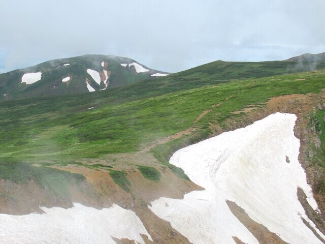 化雲岳山頂から見る天人峡温泉方面のルート