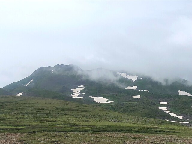 トムラウシ山遠望の様子