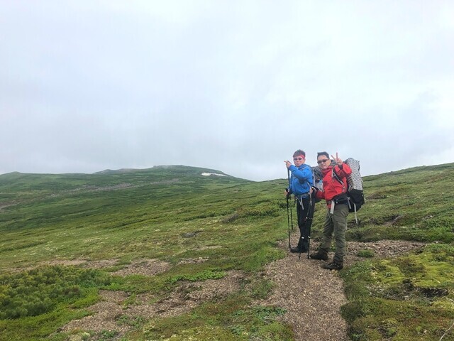 天人峡温泉羽衣の滝を目指す登山者