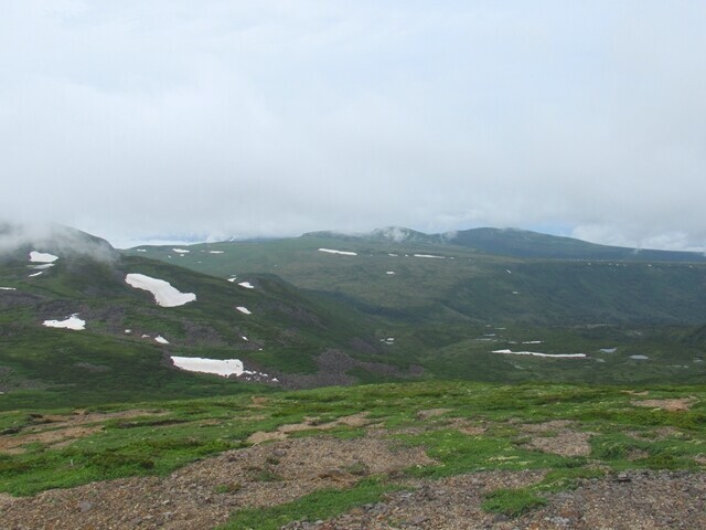 トムラウシ山から更に先の縦走路景色