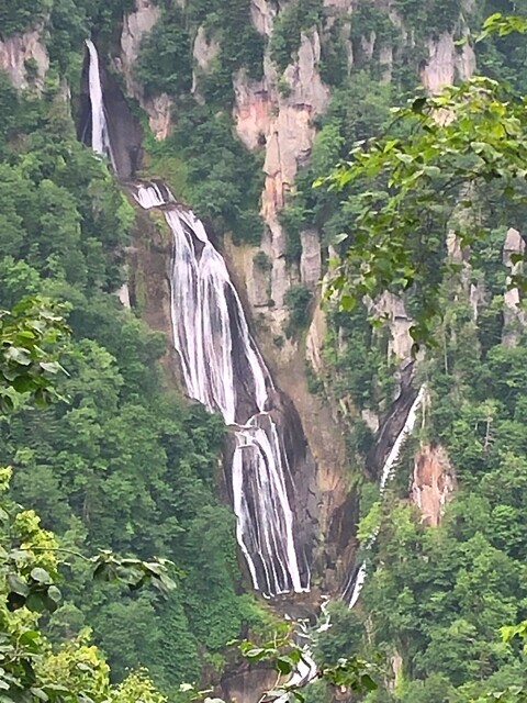 日本名瀑百選の羽衣の滝に