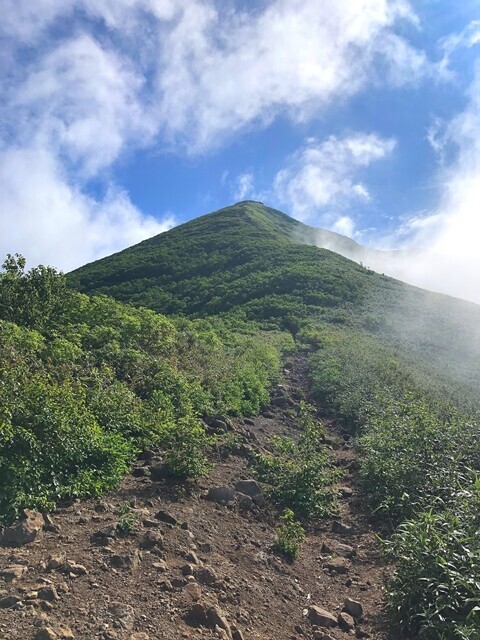 ニセコアンヌプリ山頂に至る登山ルート