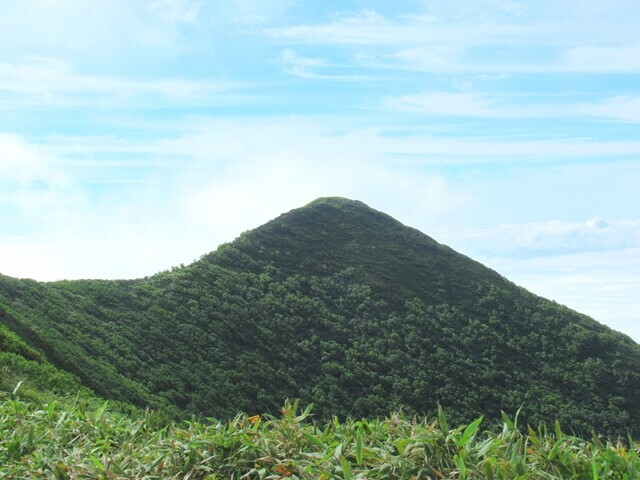 綺麗な山容をしているニセコアンヌプリ南峰